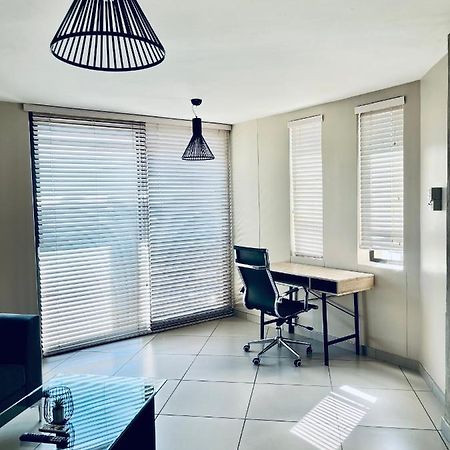 Modernluxe Apartment Windhoek Esterno foto