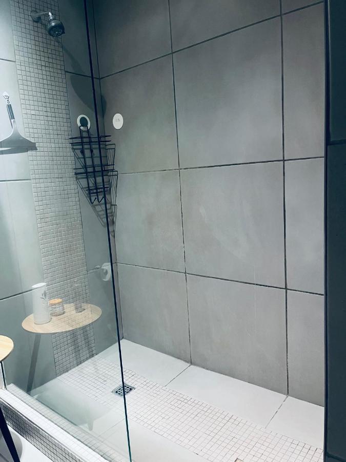 Modernluxe Apartment Windhoek Esterno foto