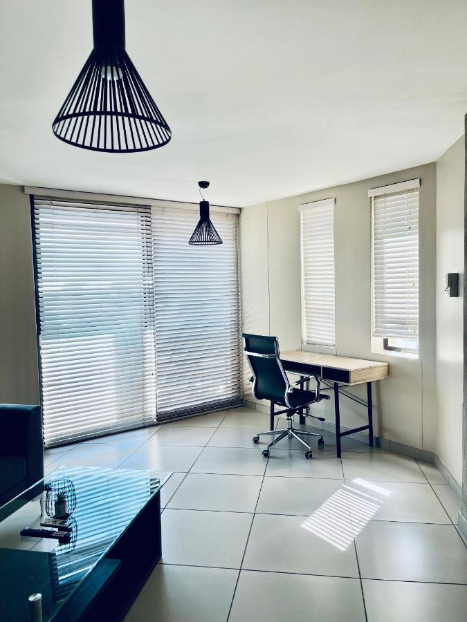 Modernluxe Apartment Windhoek Esterno foto