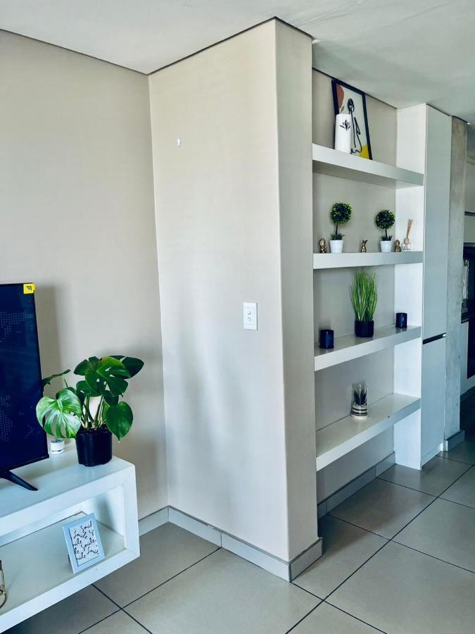 Modernluxe Apartment Windhoek Esterno foto
