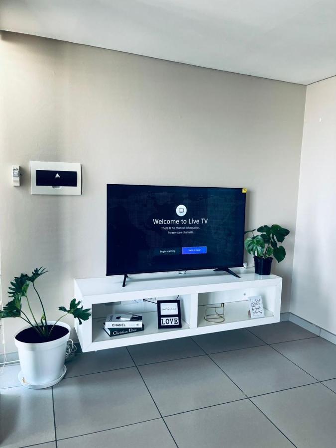 Modernluxe Apartment Windhoek Esterno foto
